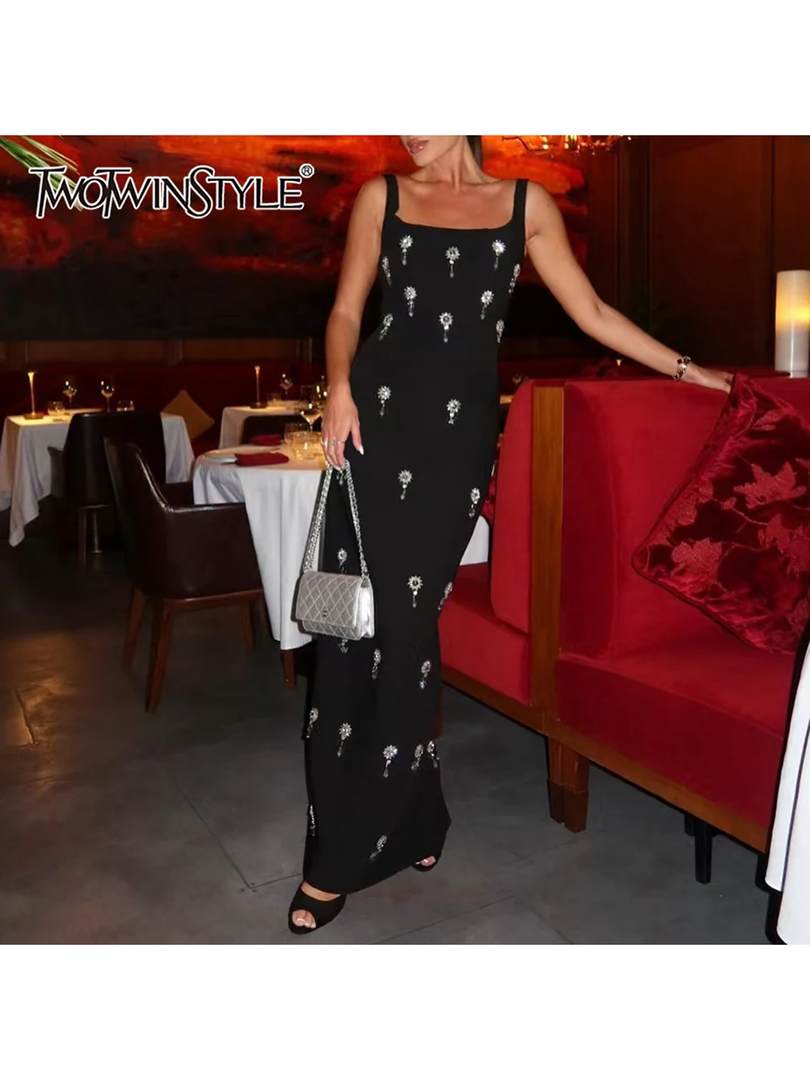 TWOTWINSTYLE однотонные утягивающие платья с бриллиантами для женщин, темпераментное платье без рукавов с квадратным вырезом и высокой талией, женское новое
TWOTWINSTYLE однотонные утягивающие платья с бриллиантами для женщин, темпераментное платье без рукавов с квадратным вырезом и высокой талией, женское новое