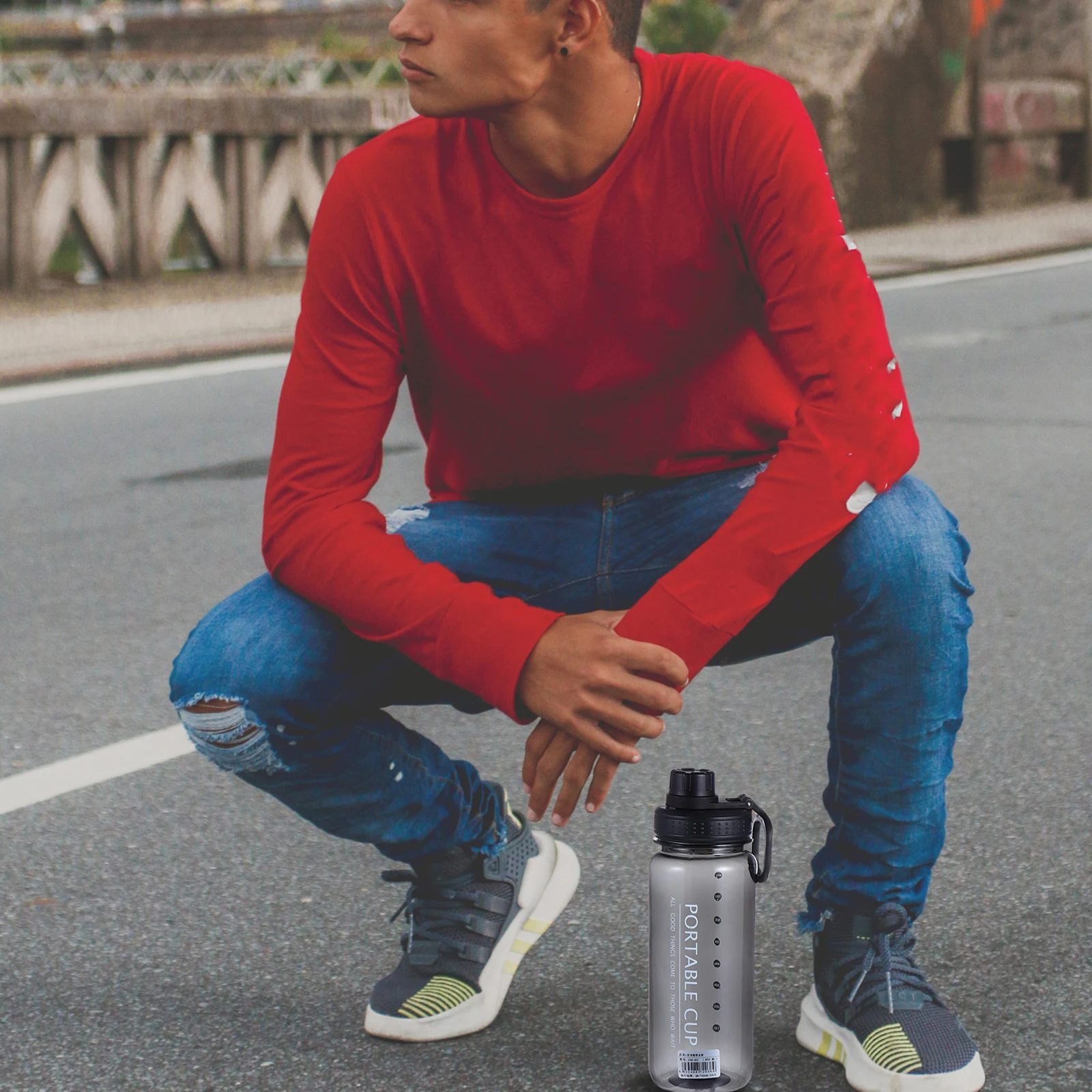 800Ml Space Cup Water Bottle Portable Fitness Sports Drinking Container Gym Ergonomic Handle Anti-Slip Measurement Marking
800Ml Space Cup Water Bottle Portable Fitness Sports Drinking Container Gym Ergonomic Handle Anti-Slip Measurement Marking