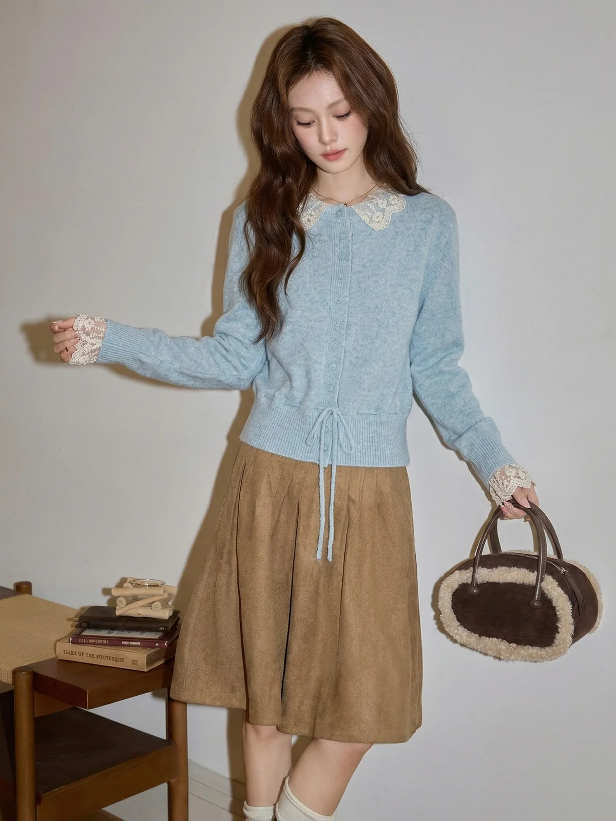 Blue Lace Splice Knitted Sweater Women's Winter Soft Lazy Style Waist Cinched Turn-down Collar Open Cardigan Top Korean Style
Blue Lace Splice Knitted Sweater Women's Winter Soft Lazy Style Waist Cinched Turn-down Collar Open Cardigan Top Korean Style