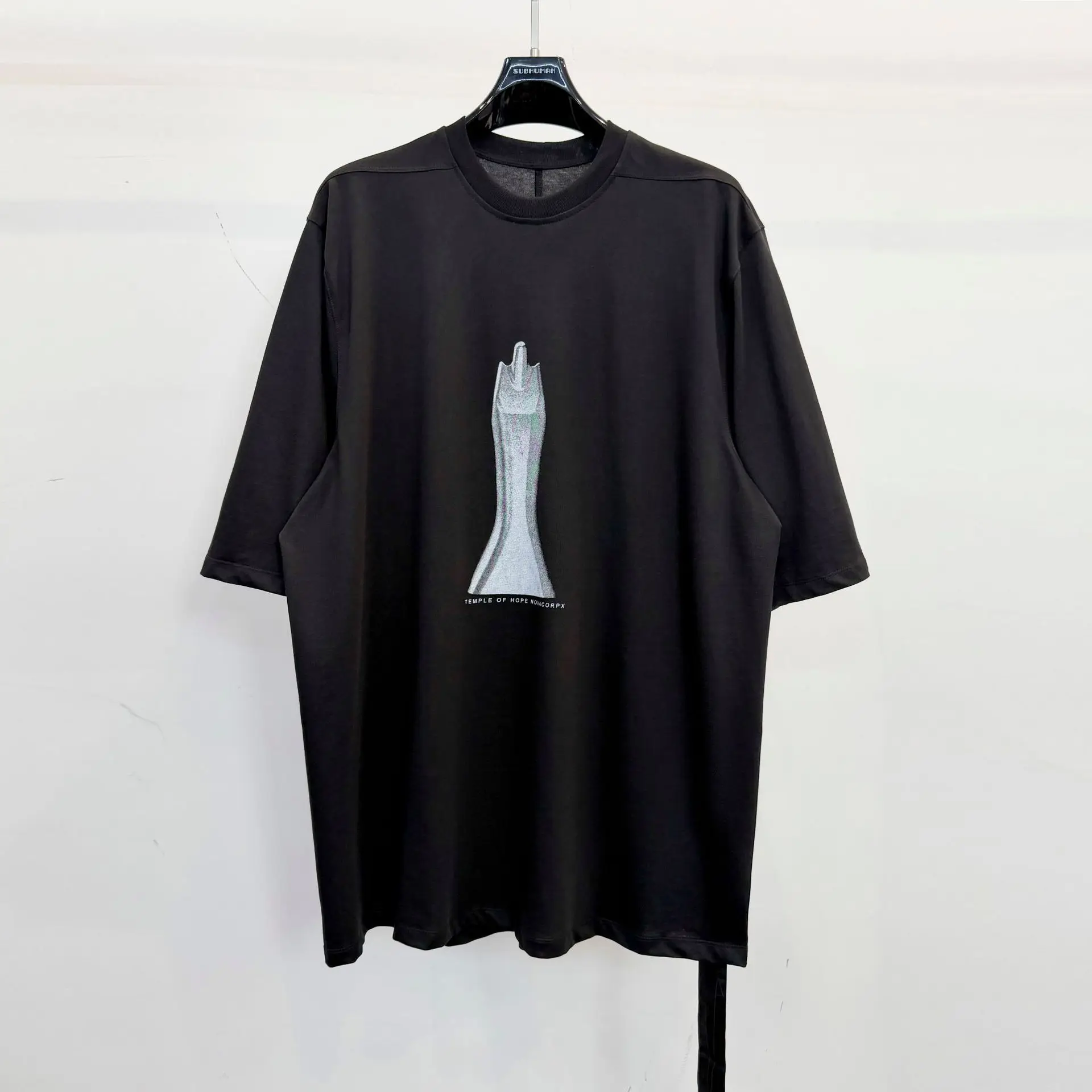 2026SS High Street Black Creative Printed Short Sleeve Tee Men Women Loose Casual Commuter Top
2026SS High Street Black Creative Printed Short Sleeve Tee Men Women Loose Casual Commuter Top