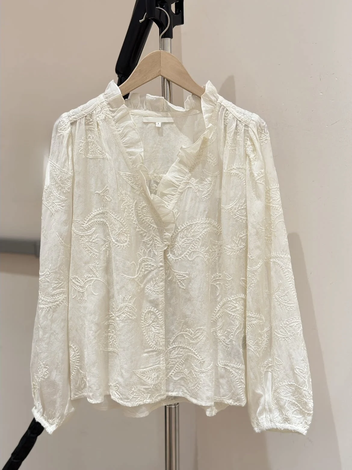 Heidd BA2026 Spring Summer Heavy Work Long Sleeve Shirt with Embroidered Walnut Flower Soft Lace Collar Women's Fashion
Heidd BA2026 Spring Summer Heavy Work Long Sleeve Shirt with Embroidered Walnut Flower Soft Lace Collar Women's Fashion