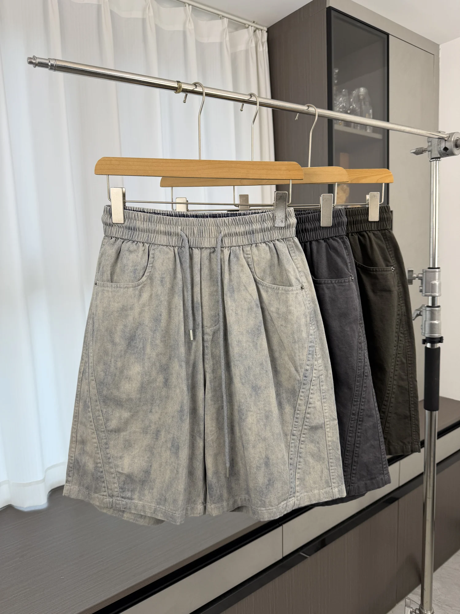 High End Quality Dyed Loose Comfortable Casual Shorts for Men Summer Elastic Waist Loose Fit Workwear Dirt Wash Style
High End Quality Dyed Loose Comfortable Casual Shorts for Men Summer Elastic Waist Loose Fit Workwear Dirt Wash Style