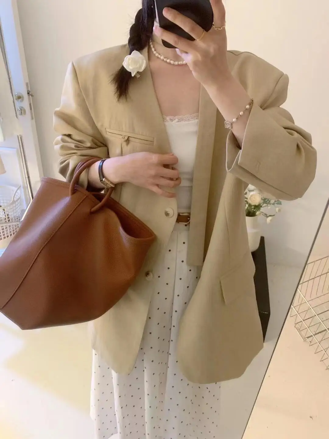 Модный пиджак с V-образным вырезом, средней длины, на одной пуговице, свободного кроя, из полиэстера, для офиса, с обычным длинным рукавом, однотонный
Модный пиджак с V-образным вырезом, средней длины, на одной пуговице, свободного кроя, из полиэстера, для офиса, с обычным длинным рукавом, однотонный