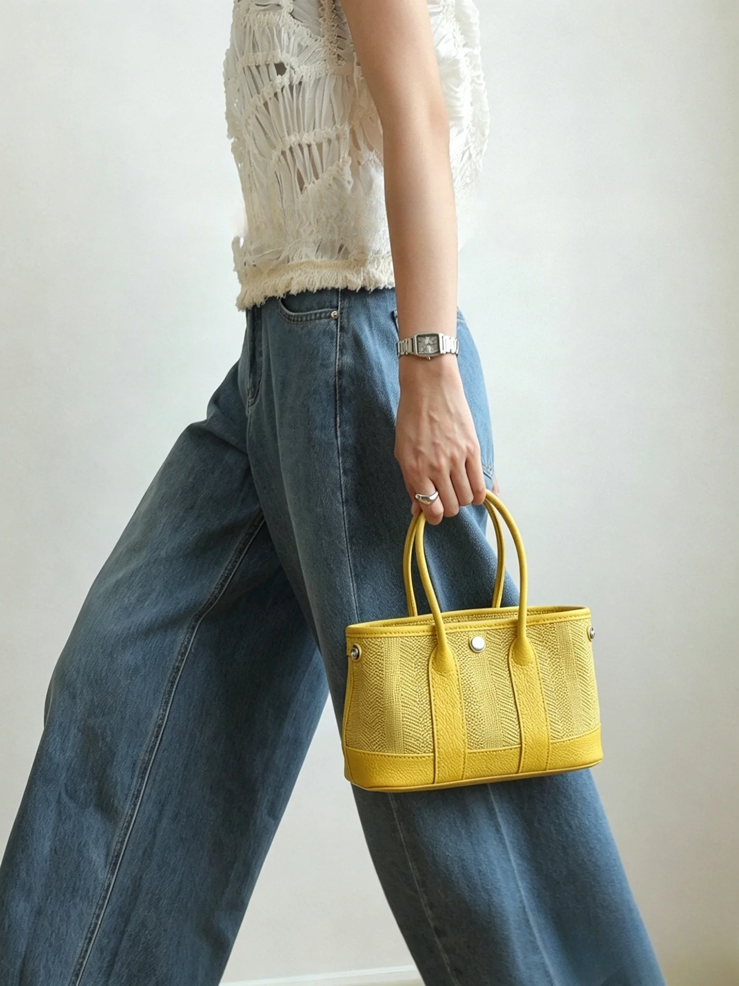 Yellow Linen Canvas Tote Bag Women's 2026 New Commuter Handbag Garden Bag Soft PU Leather Strap Shoulder Handbag Commuter
Yellow Linen Canvas Tote Bag Women's 2026 New Commuter Handbag Garden Bag Soft PU Leather Strap Shoulder Handbag Commuter