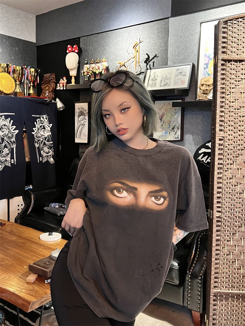 Summer Vintage Jackson Eye Print Retro Oversized T-shirt Cotton Short-sleeved American High Street Casual Loose Popular Washed
Summer Vintage Jackson Eye Print Retro Oversized T-shirt Cotton Short-sleeved American High Street Casual Loose Popular Washed