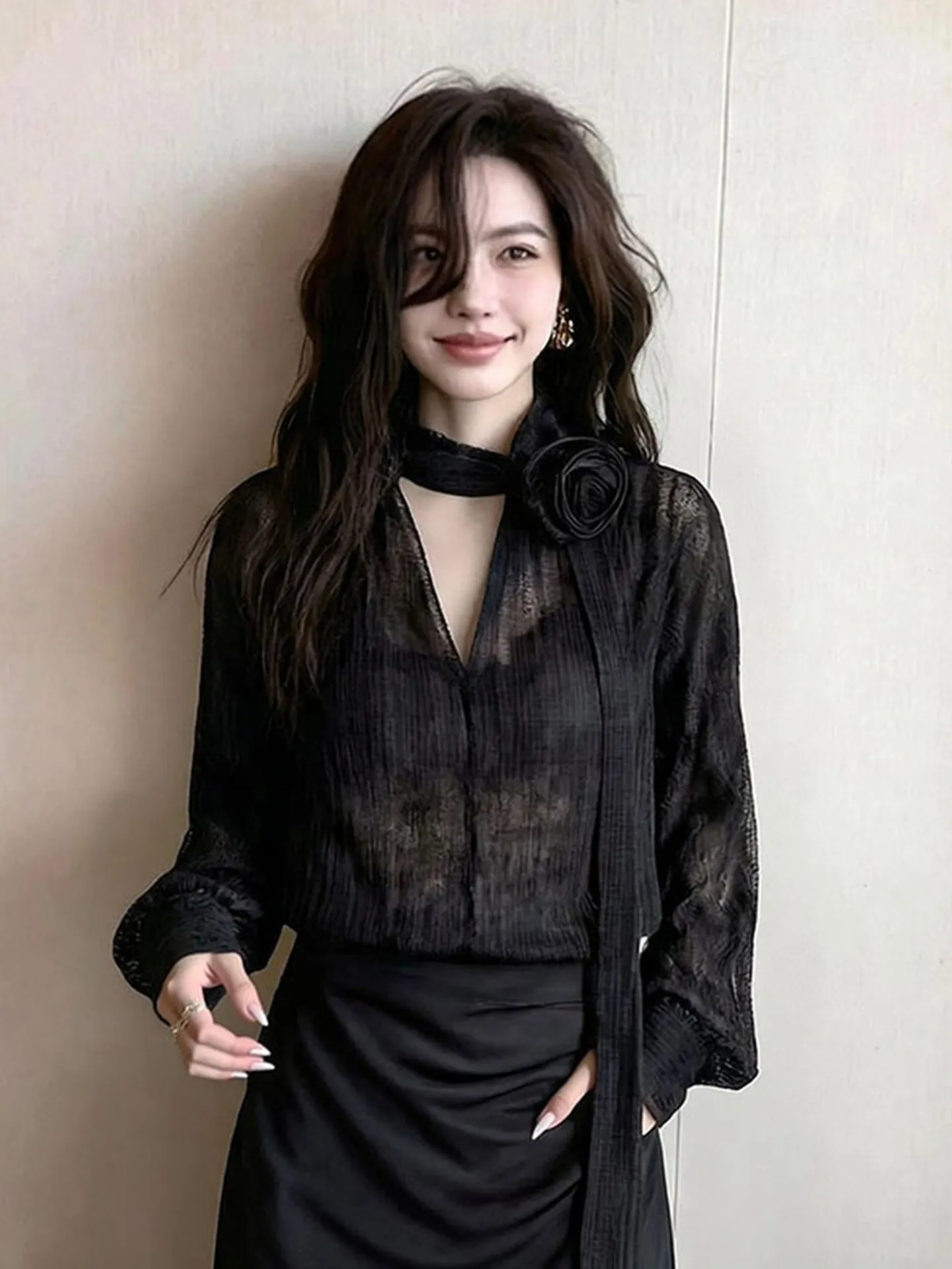 Retro Elegant Long Sleeve V-Neck Shirt Casual Commute Versatile Fashionable Women's Silk Top Straight Cut Korean Style
Retro Elegant Long Sleeve V-Neck Shirt Casual Commute Versatile Fashionable Women's Silk Top Straight Cut Korean Style