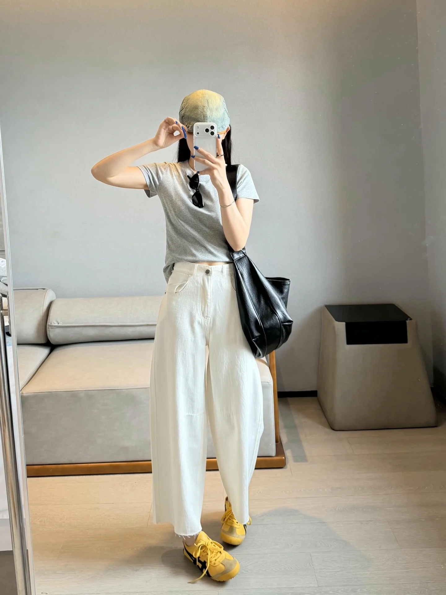 New 2026 Spring Cotton Denim Jeans Women's Loose Fit Natural Waist Button Closure Nine-Tenths Length Slimming Jeans
New 2026 Spring Cotton Denim Jeans Women's Loose Fit Natural Waist Button Closure Nine-Tenths Length Slimming Jeans