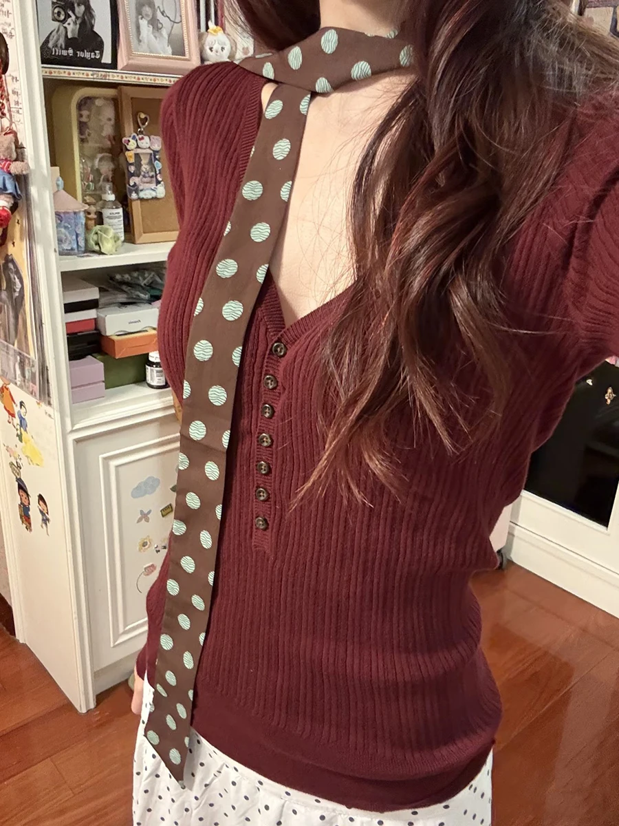 Вязаная облегающая однотонная футболка с длинным рукавом для женщин, весенняя, на пуговицах, с V-образным вырезом, хлопковая, повседневная, простая, универсальная, базовая, изящная трикотажная одежда
Вязаная облегающая однотонная футболка с длинным рукавом для женщин, весенняя, на пуговицах, с V-образным вырезом, хлопковая, повседневная, простая, универсальная, базовая, изящная трикотажная одежда