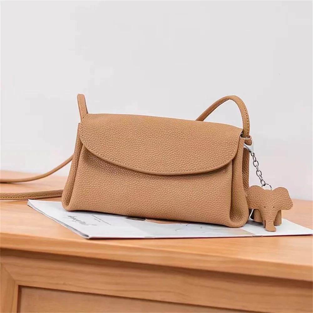 Designer Crossbody Bag 2025 Luxury Real Leather Bucket Clutch Bag for Women Brands
Designer Crossbody Bag 2025 Luxury Real Leather Bucket Clutch Bag for Women Brands