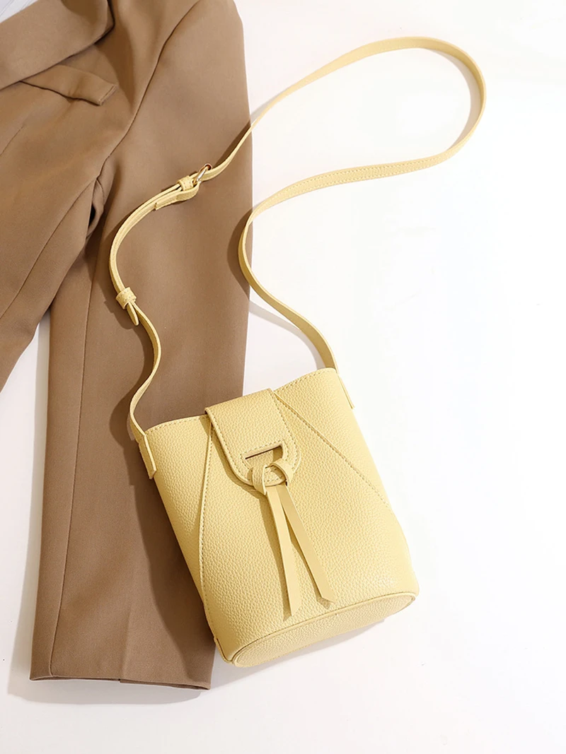 Хит продаж: Женские сумки через плечо из мягкой искусственной кожи с застежкой, вместительные кроссбоди для женщин, однотонные сумки-кошельки для телефона
Хит продаж: Женские сумки через плечо из мягкой искусственной кожи с застежкой, вместительные кроссбоди для женщин, однотонные сумки-кошельки для телефона