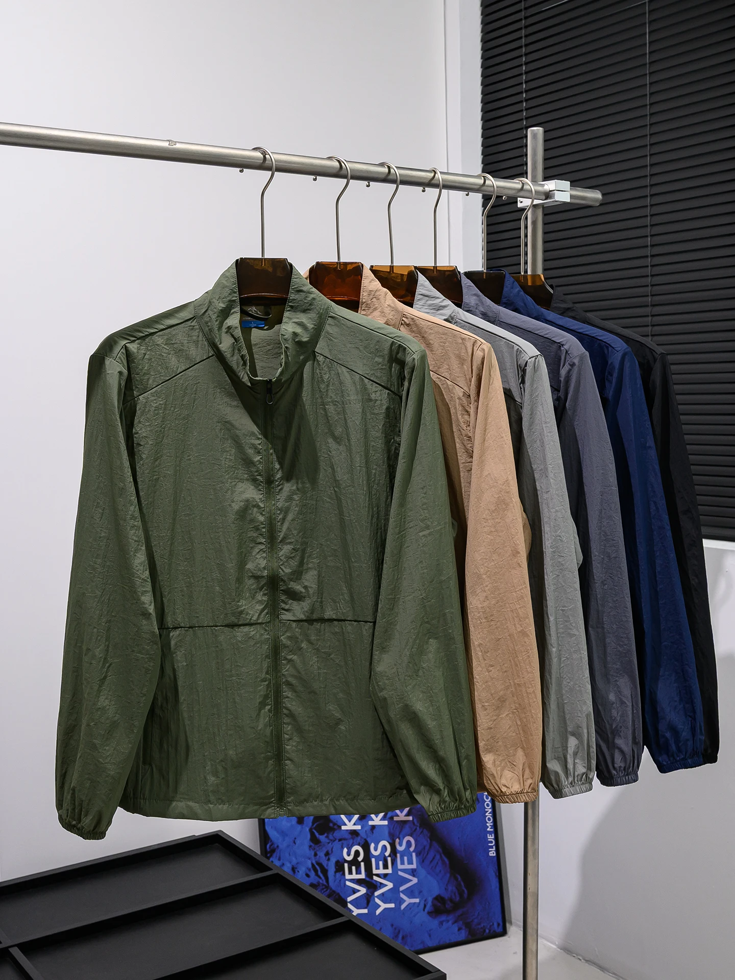 Lightweight Breathable Quick-Drying Summer Men's Sun Protection Jacket Stand Collar Waterproof Casual Style Standard Fit
Lightweight Breathable Quick-Drying Summer Men's Sun Protection Jacket Stand Collar Waterproof Casual Style Standard Fit