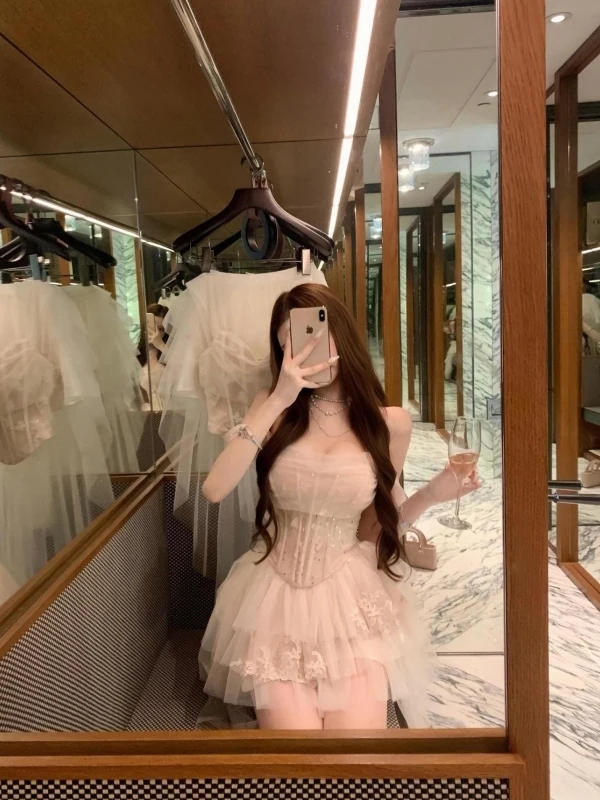 Summer New Pure Desire Lady's Set Strapless Slim Fit Top Irregular Mesh Half Skirt Two Piece Set Spring Summer Fashion
Summer New Pure Desire Lady's Set Strapless Slim Fit Top Irregular Mesh Half Skirt Two Piece Set Spring Summer Fashion