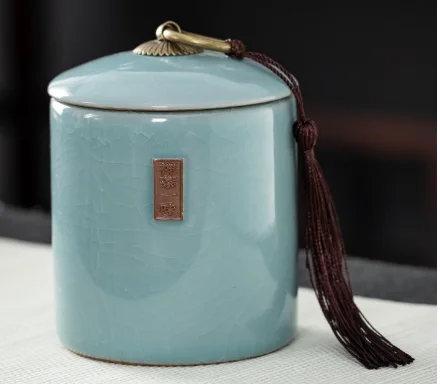 Household Tea Box Ceramic Pot Storage Sealed Pot Coffee Storage Pot Living Room Coffee Table Decoration Kitchen Grain Dispenser
Household Tea Box Ceramic Pot Storage Sealed Pot Coffee Storage Pot Living Room Coffee Table Decoration Kitchen Grain Dispenser
