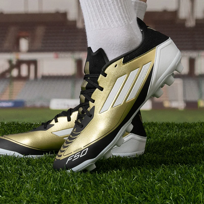 Мужская обувь Adidas 2024 настоящая тренировочная футбольная обувь из искусственной травы JH9627
Мужская обувь Adidas 2024 настоящая тренировочная футбольная обувь из искусственной травы JH9627