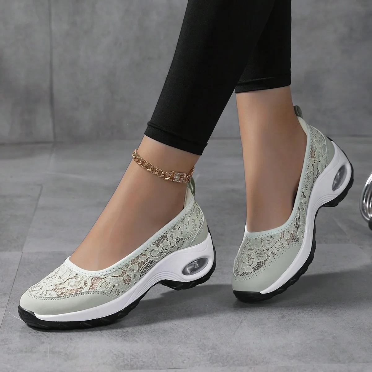 Women's Casual Spring and Summer New Lace Air Cushion Running Comfortable Mother Inner Height Increase Single Shoes
Women's Casual Spring and Summer New Lace Air Cushion Running Comfortable Mother Inner Height Increase Single Shoes