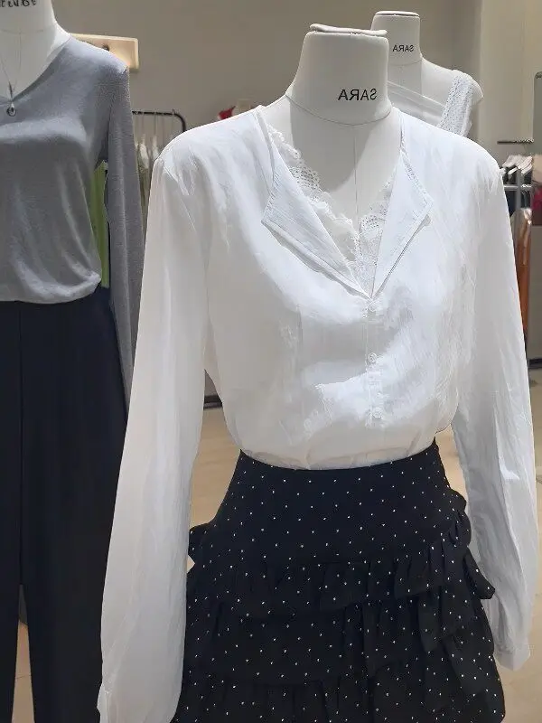 Elegant White Lace Splice Shirt Women's Summer Thin Long Sleeve V-neck French Style Loose Fit Breathable Cotton Polyester Blend
Elegant White Lace Splice Shirt Women's Summer Thin Long Sleeve V-neck French Style Loose Fit Breathable Cotton Polyester Blend