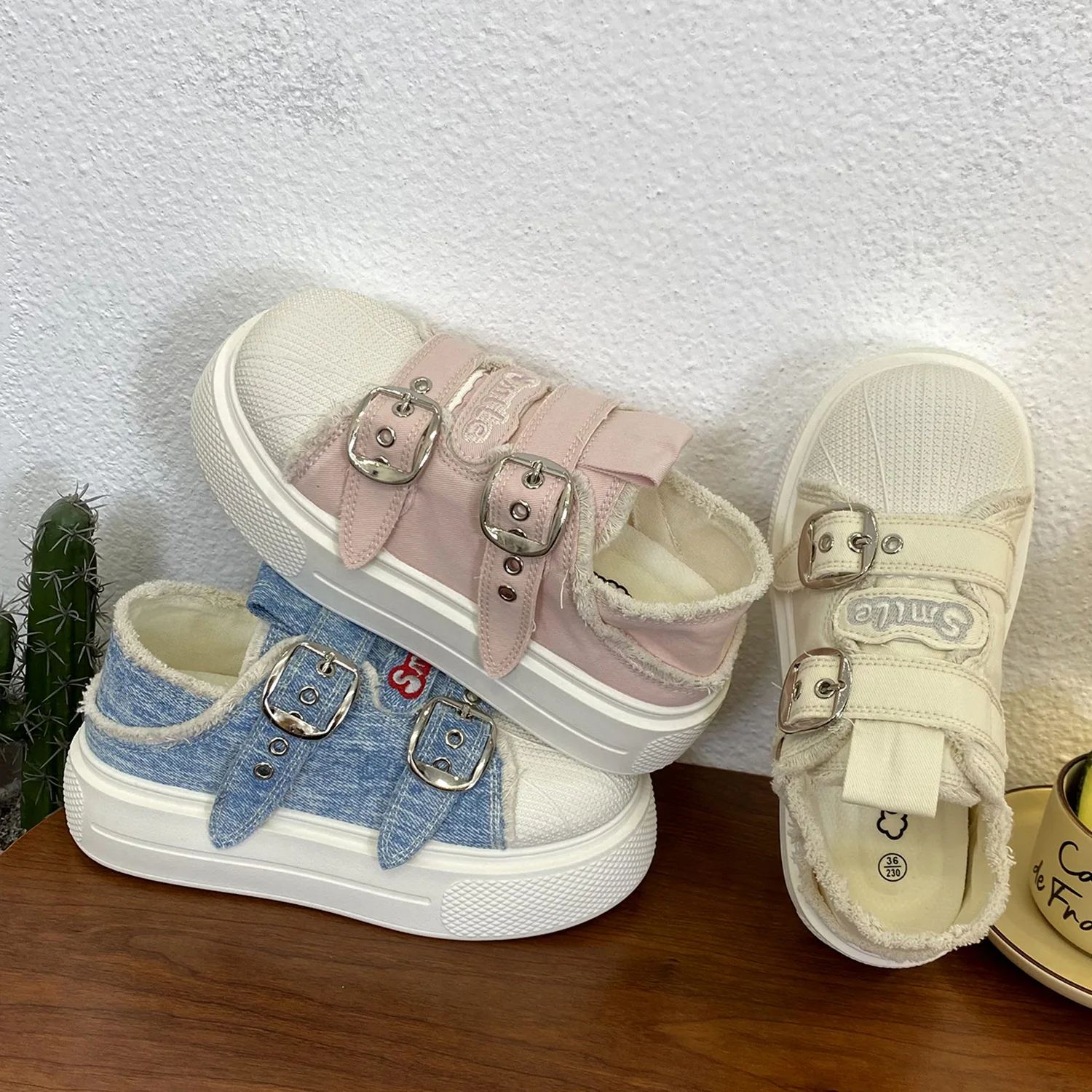 New Preppy Denim Platform Trainers Women Slip On Canvas Sneakers Woman Embroidery Buckle Strap Thick Sole School Student Shoes
New Preppy Denim Platform Trainers Women Slip On Canvas Sneakers Woman Embroidery Buckle Strap Thick Sole School Student Shoes