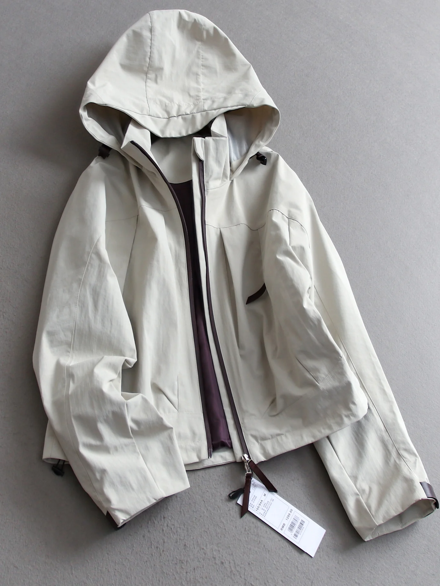 Loose Fit Hiking Jacket Women's Casual Long Sleeve Windproof Waterproof Zipper Hooded Coat Pure Color Outdoor Vest V258
Loose Fit Hiking Jacket Women's Casual Long Sleeve Windproof Waterproof Zipper Hooded Coat Pure Color Outdoor Vest V258