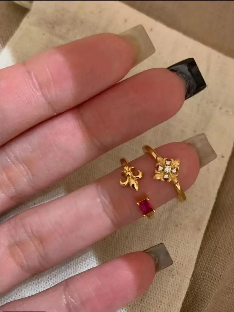 Vintage Style Gold Plated Iris Flower Red Ruby Ring Fashionable Retro Courtship Unique Stamp Design Casual Wear for Ladies
Vintage Style Gold Plated Iris Flower Red Ruby Ring Fashionable Retro Courtship Unique Stamp Design Casual Wear for Ladies