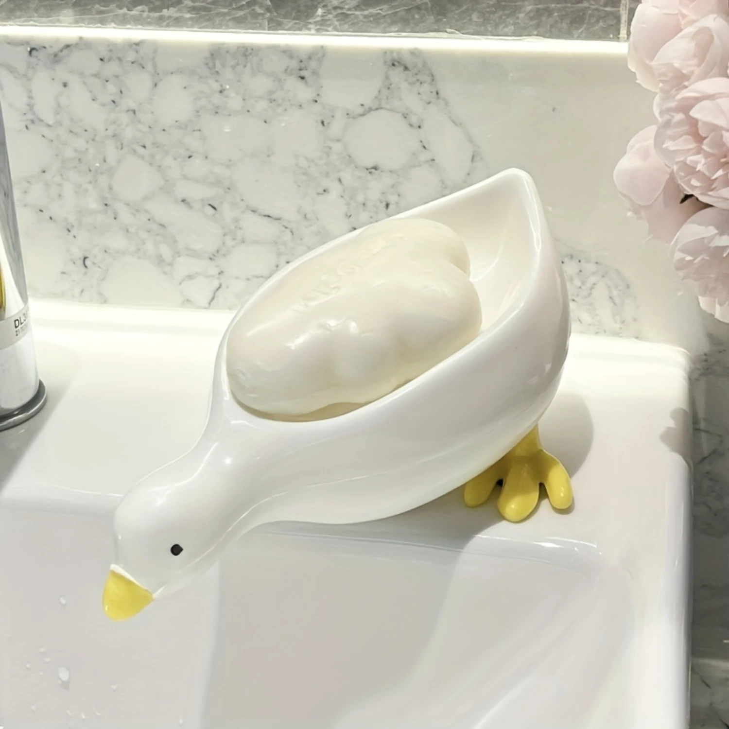 1Pc Cute Duck-Shaped Soap Dish - Self-Draining, No-Drill Installation, Oval Plastic Holder For Bathroom & Kitchen Sink
1Pc Cute Duck-Shaped Soap Dish - Self-Draining, No-Drill Installation, Oval Plastic Holder For Bathroom & Kitchen Sink