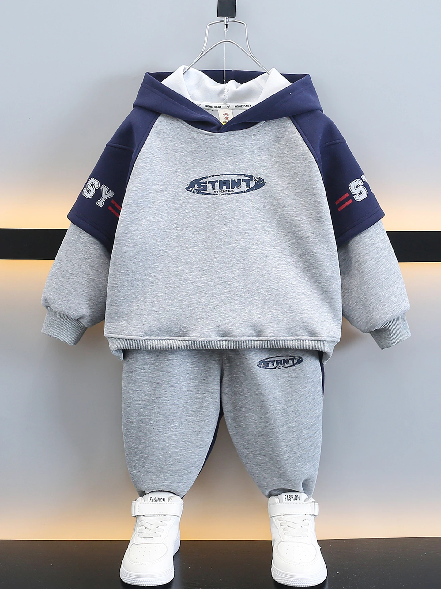 Cute Children's Hoodie Set Spring 2026 New Sle Boys' Faionable Spor Two-Piece Suit Long Sve Cotton Casual Outfit
Cute Children's Hoodie Set Spring 2026 New Sle Boys' Faionable Spor Two-Piece Suit Long Sve Cotton Casual Outfit
