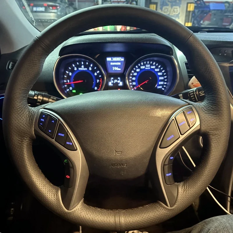 Car Steering Wheel Cover Genuine Black Leather For Hyundai Elantra 2011-2016 Avante i30 2012-2016 Steering Wheel Braiding Cover
Car Steering Wheel Cover Genuine Black Leather For Hyundai Elantra 2011-2016 Avante i30 2012-2016 Steering Wheel Braiding Cover