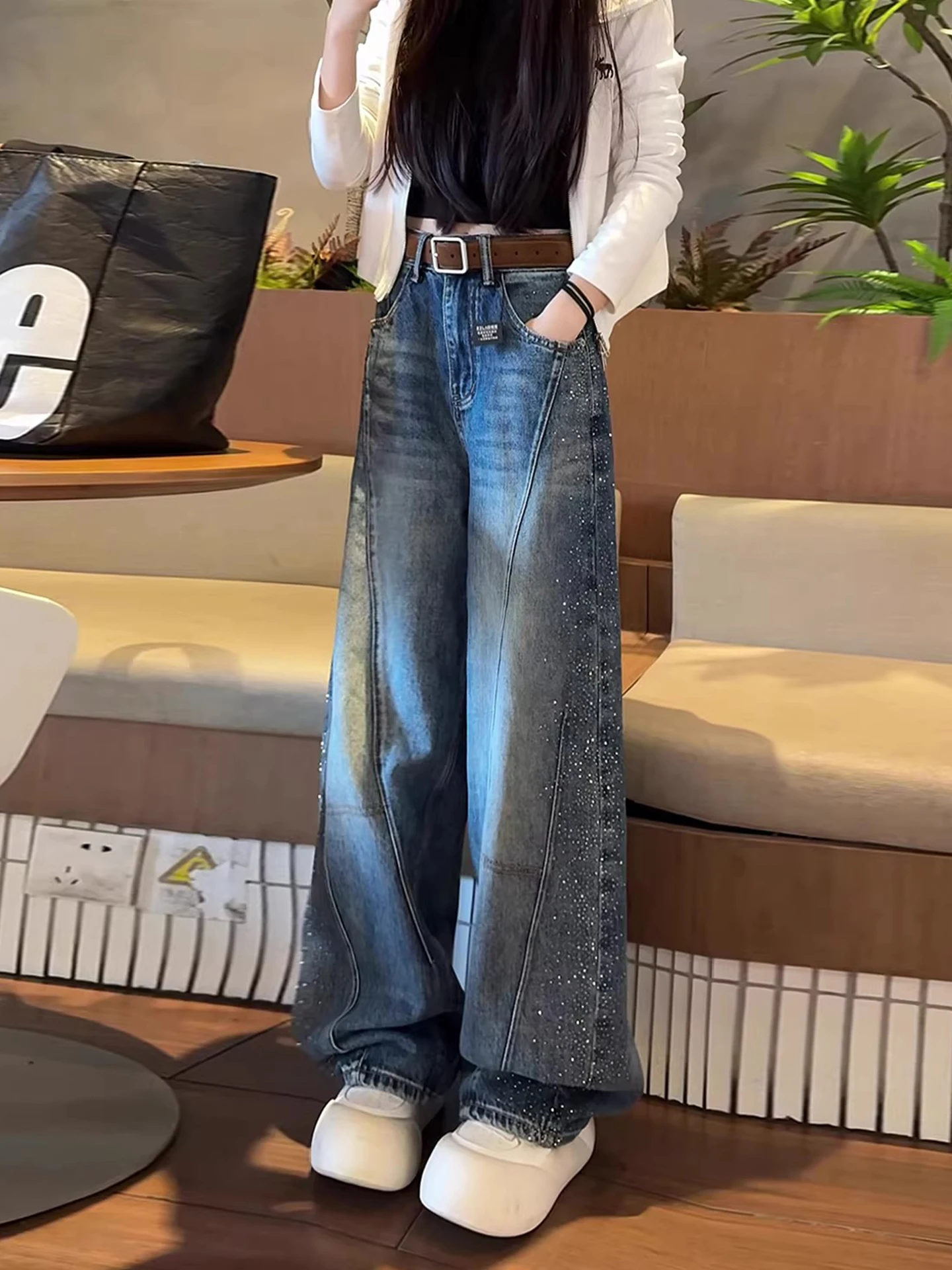 Flashing Diamond Blade Wide Leg Jeans Women's Summer New Slimming Short Blue High Waist Denim Skinnies Age Defying
Flashing Diamond Blade Wide Leg Jeans Women's Summer New Slimming Short Blue High Waist Denim Skinnies Age Defying