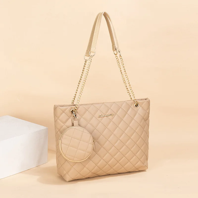 Мини-кошелек с вышивкой Lingge, подвесная сумка-тоут, новинка 2025 года, модная простая сумка на плечо с декоративной цепочкой и буквами
Мини-кошелек с вышивкой Lingge, подвесная сумка-тоут, новинка 2025 года, модная простая сумка на плечо с декоративной цепочкой и буквами