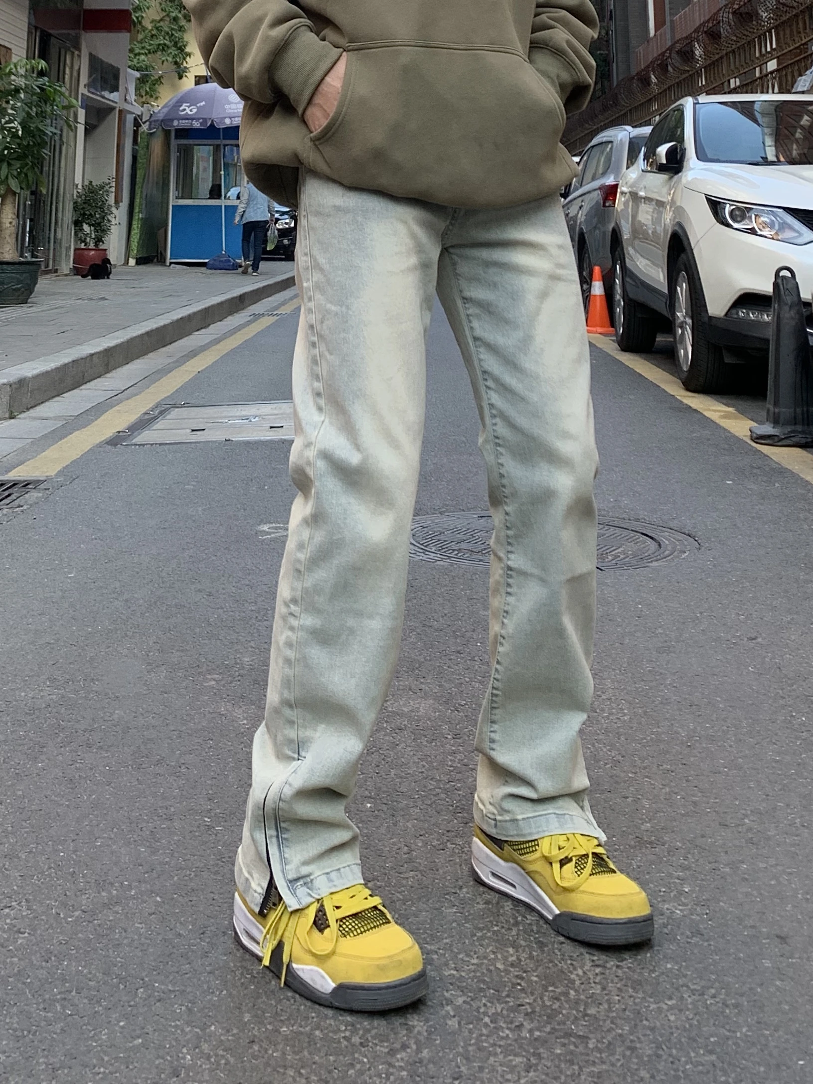 Ретро-джинсы в американском стиле для мужчин: прямые, с молниями и разрезами, в стиле High Street, высокие, из денима, для повседневной носки, молодежная мода
Ретро-джинсы в американском стиле для мужчин: прямые, с молниями и разрезами, в стиле High Street, высокие, из денима, для повседневной носки, молодежная мода