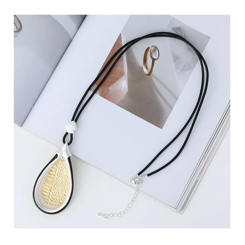 Foreign Trade Explosion Women's Long Chain Metal Water Drop Retro Simple Necklace Women's Jewelry Sweater Chain
Foreign Trade Explosion Women's Long Chain Metal Water Drop Retro Simple Necklace Women's Jewelry Sweater Chain