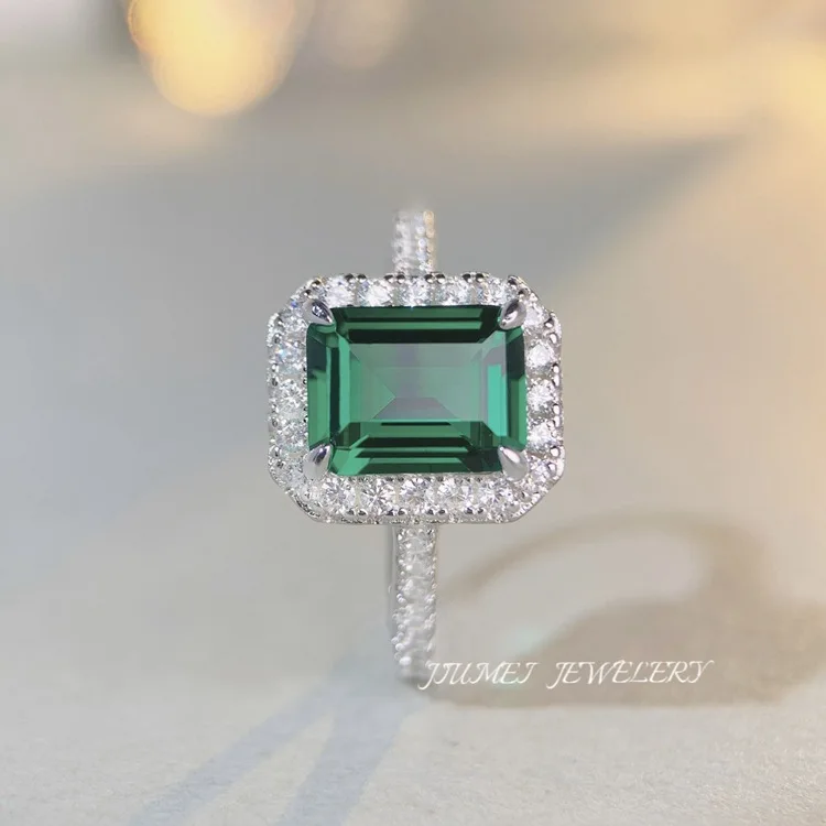 PT950 Platinum Ring - Emerald Cut Best-selling Ring
PT950 Platinum Ring - Emerald Cut Best-selling Ring
