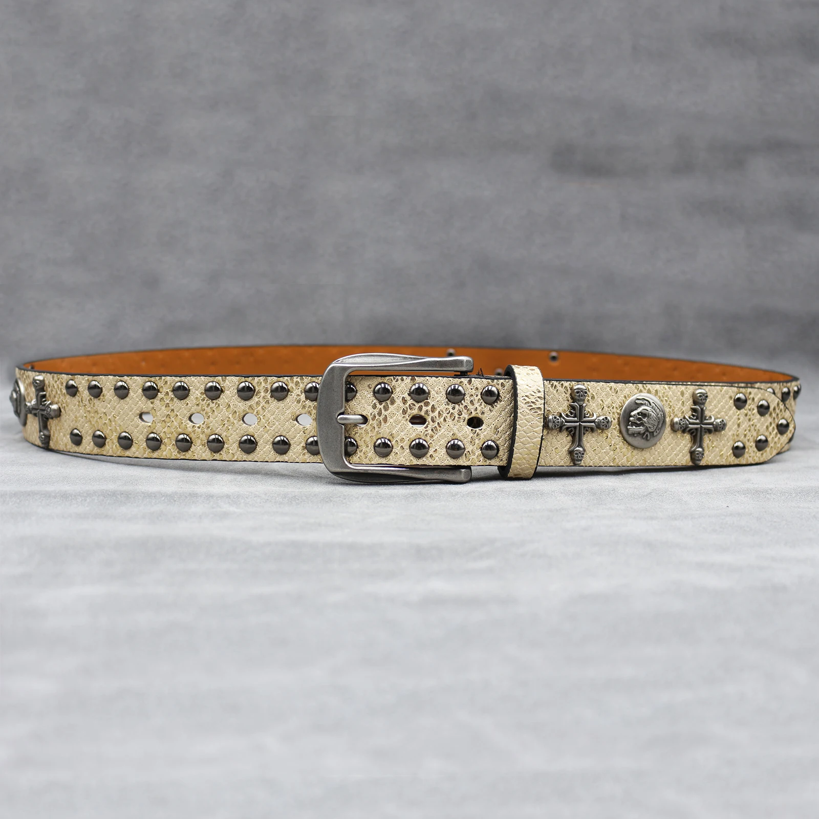 Мужской ремень с заклепками Y2K, джинсовый ремень в стиле панк-рок, ремень из искусственной кожи для мужчин и женщин, женский ремень в стиле ретро с игольной пряжкой в виде черепа
Мужской ремень с заклепками Y2K, джинсовый ремень в стиле панк-рок, ремень из искусственной кожи для мужчин и женщин, женский ремень в стиле ретро с игольной пряжкой в виде черепа