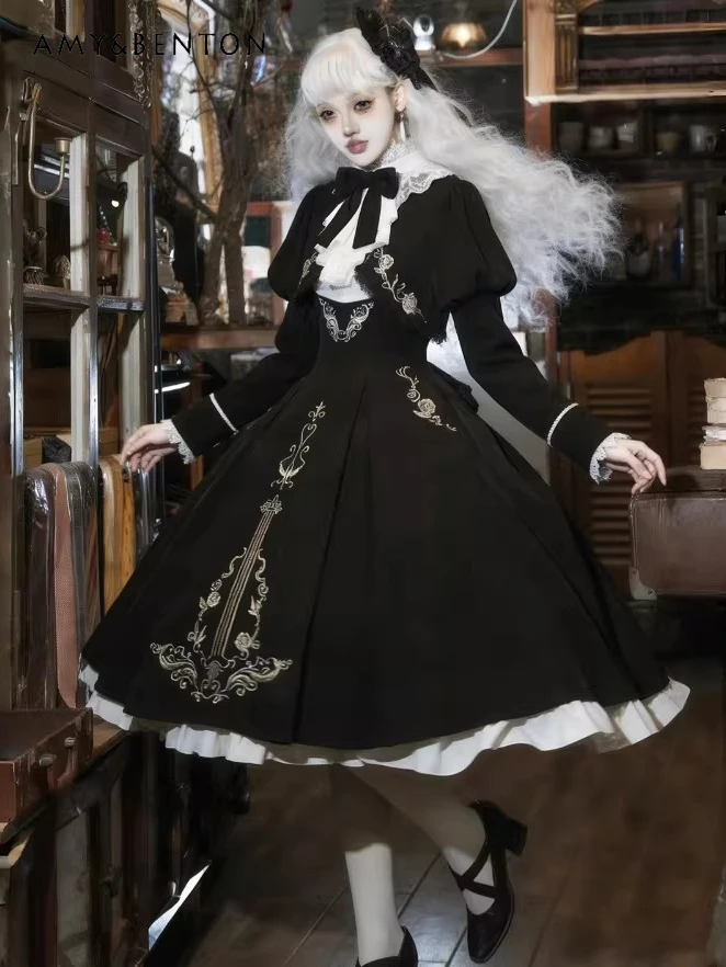 Темный придворный стиль, Лолита, готический стиль, платье в консервативном стиле, субкультура, ретро-вышитая накидка, рубашка с длинными рукавами, платье на бретелях, комплект из трех предметов
Темный придворный стиль, Лолита, готический стиль, платье в консервативном стиле, субкультура, ретро-вышитая накидка, рубашка с длинными рукавами, платье на бретелях, комплект из трех предметов