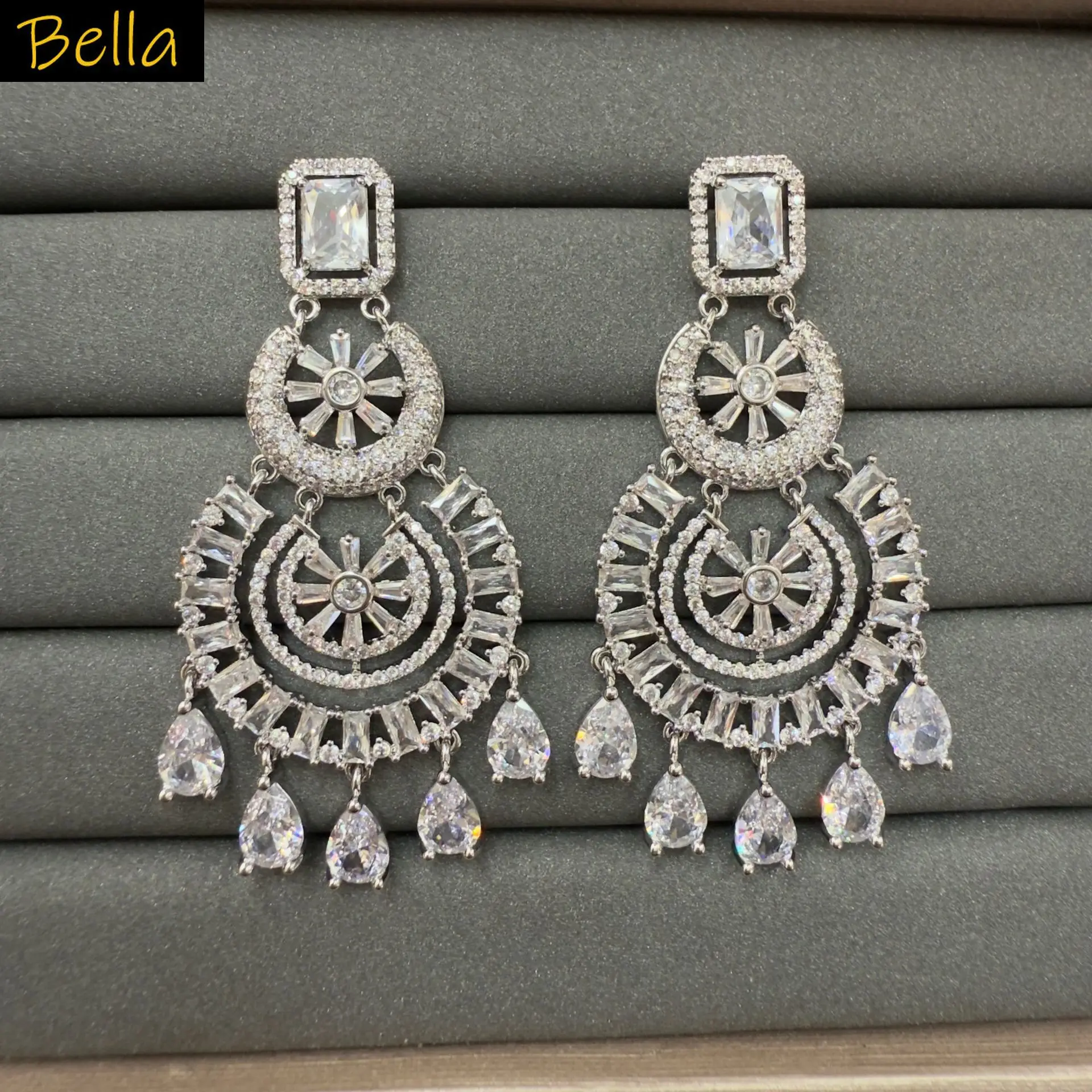 Gorgeous earrings for women wedding dinner party zirconia white yellow green champagne large round cut out dangling earrings
Gorgeous earrings for women wedding dinner party zirconia white yellow green champagne large round cut out dangling earrings