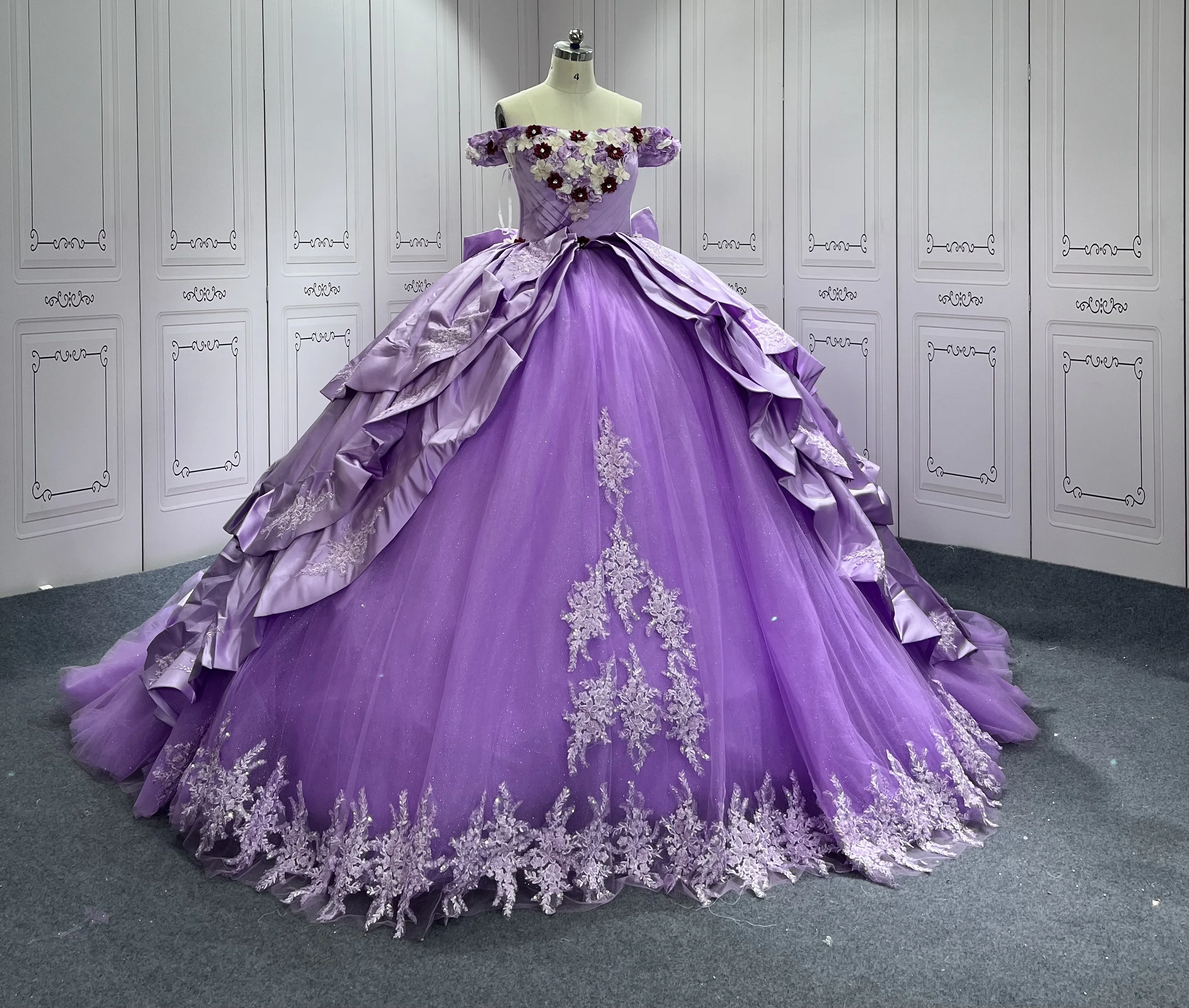 Off Shoulder Ball Gown Purple Quinceanera Dresses 2024 Princess Lace Appliques Corset Back Vestidos De 15 Anos
Off Shoulder Ball Gown Purple Quinceanera Dresses 2024 Princess Lace Appliques Corset Back Vestidos De 15 Anos