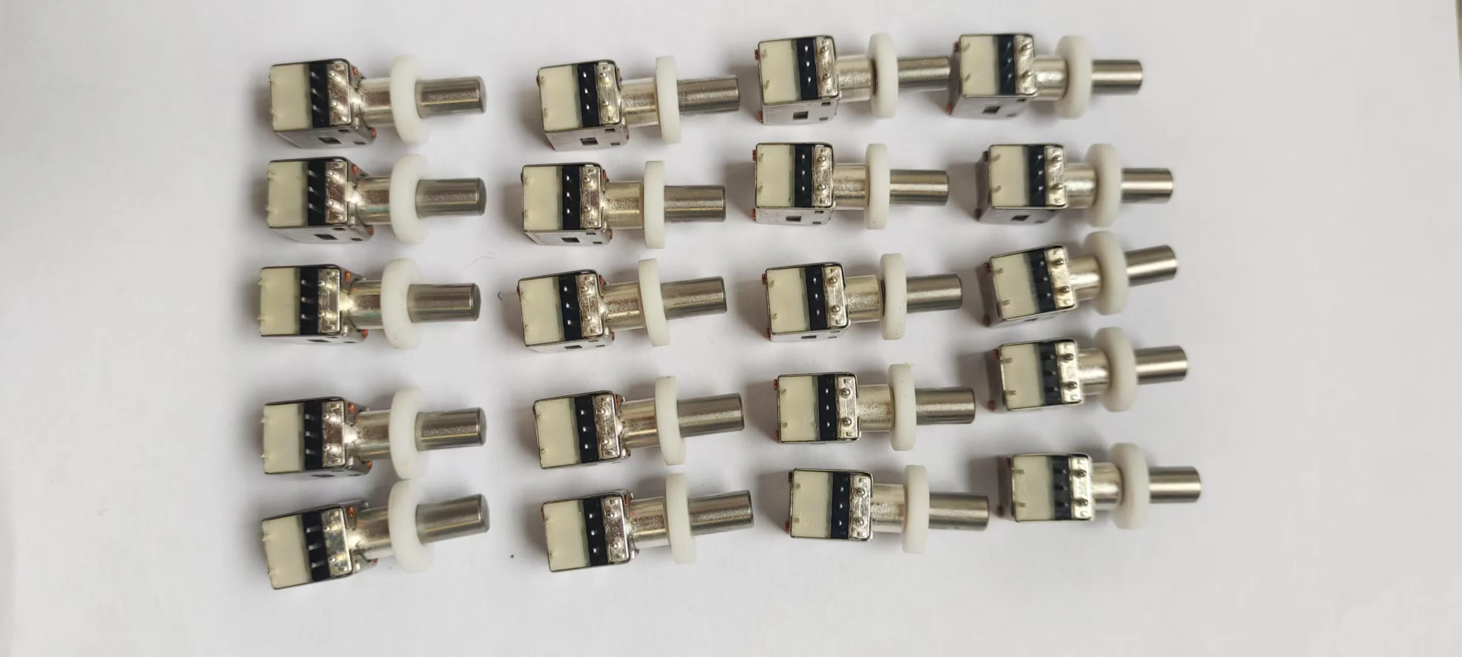 20 Pack Volume Control Switch Replacement for XPR3300 XPR3500 XPR7350 XPR7550 Two Way Radio Walkie Talkie Accessories
20 Pack Volume Control Switch Replacement for XPR3300 XPR3500 XPR7350 XPR7550 Two Way Radio Walkie Talkie Accessories