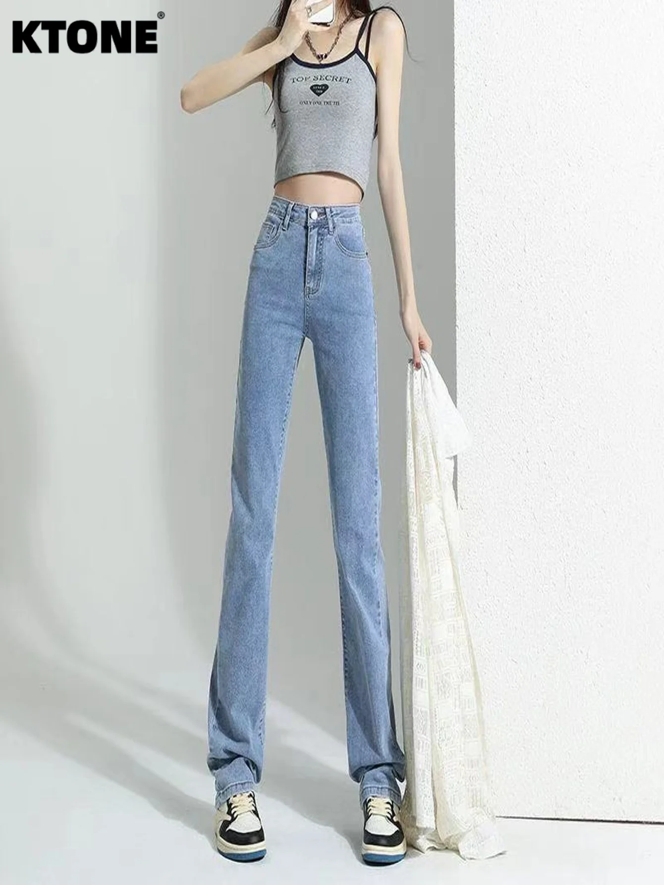 Мужские синие джинсы slim fit, модные оригинальные уличные брюки, без аксессуаров и ремней.
Мужские синие джинсы slim fit, модные оригинальные уличные брюки, без аксессуаров и ремней.