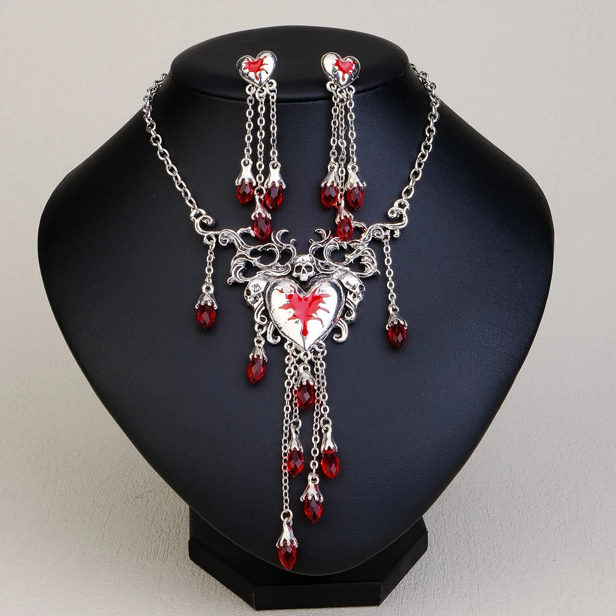 Halloween new ghost bride necklace set exaggerated jewelry red love water crystal fringed earrings necklace
Halloween new ghost bride necklace set exaggerated jewelry red love water crystal fringed earrings necklace