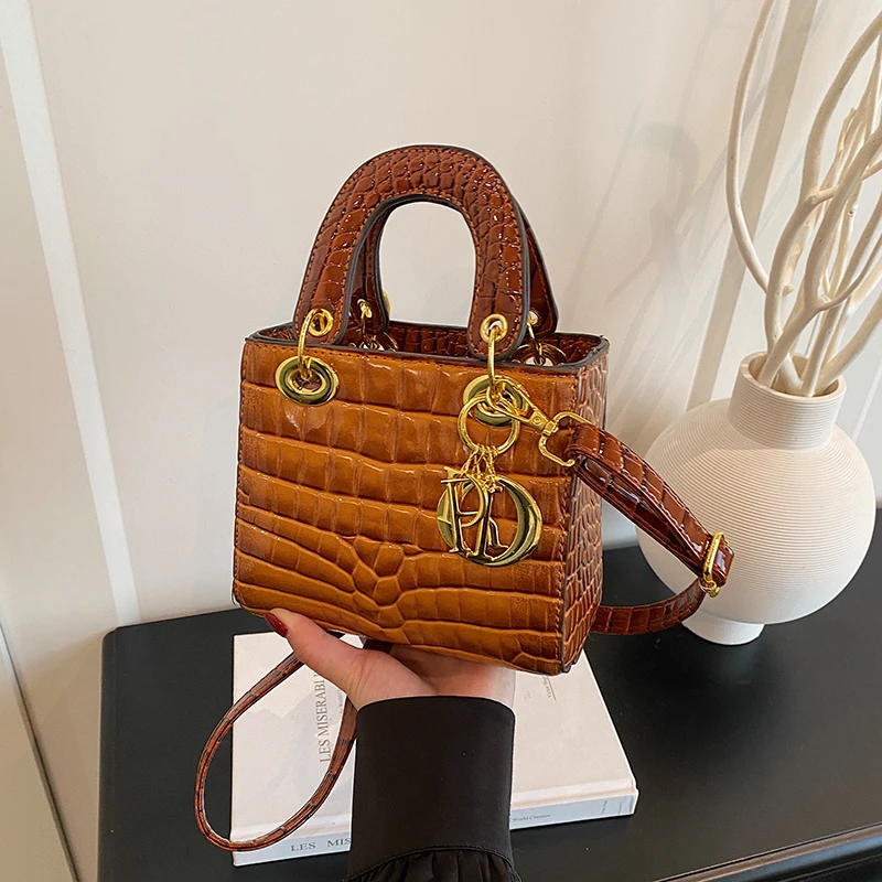 Luxury Brand Women's Shoulder Bag Genuine Leather Handbag Designer Crossbody Purse Elegant Tote Ladies Fashion Accessory
Luxury Brand Women's Shoulder Bag Genuine Leather Handbag Designer Crossbody Purse Elegant Tote Ladies Fashion Accessory