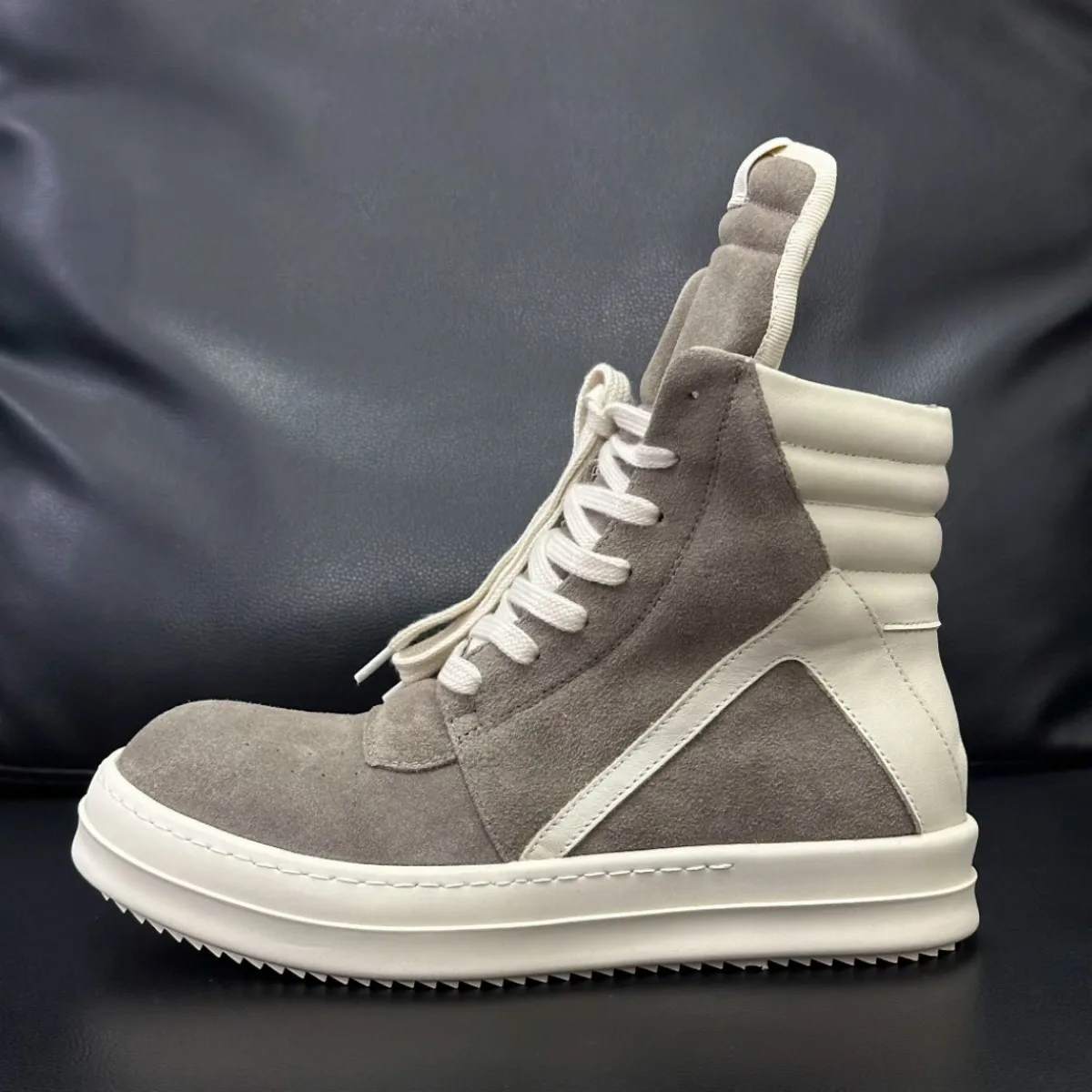 Ro Men Sneaker Brown Suede High Top Shoe Lace Up Women Casual Shoes Classic Design Boots Zipper Sneakers Cow Suede Ankle Boot
Ro Men Sneaker Brown Suede High Top Shoe Lace Up Women Casual Shoes Classic Design Boots Zipper Sneakers Cow Suede Ankle Boot