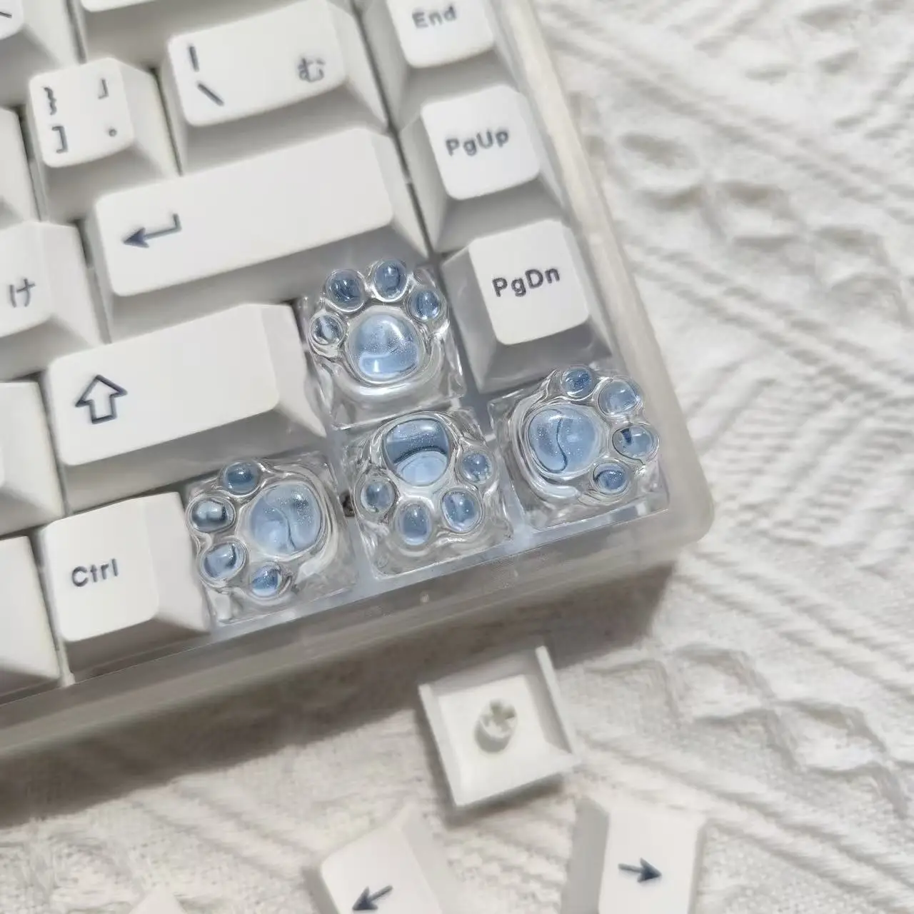 Personalized creative handmade custom transparent cat claw keycaps for girls pink transparent mechanical keyboard keycaps
Personalized creative handmade custom transparent cat claw keycaps for girls pink transparent mechanical keyboard keycaps