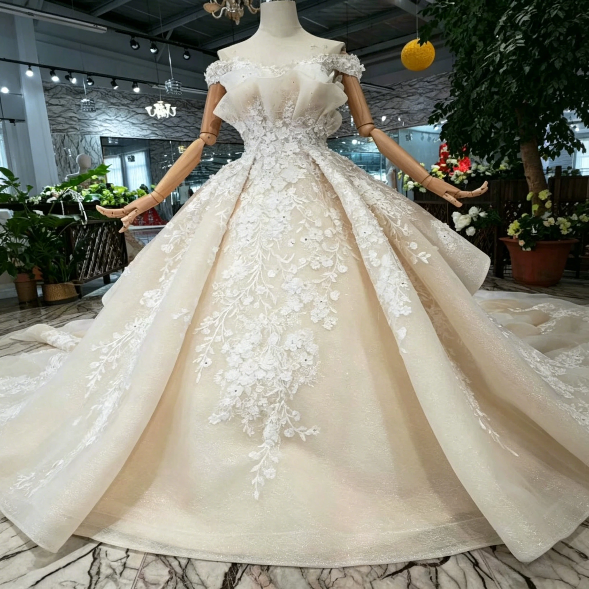 Customized Luxury BallGown Wedding Dress OffShoulder 3D Floral Lace Beaded Ruffled Cathedral Train Bridal Gown Vestidos De Novia
Customized Luxury BallGown Wedding Dress OffShoulder 3D Floral Lace Beaded Ruffled Cathedral Train Bridal Gown Vestidos De Novia