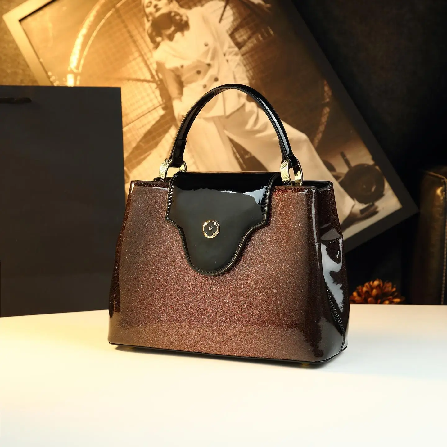 Stylish Casual Simple Vintage Fashionable Bag Large Capacity Diaper Bags For Women's Luxury Designer Paris Leather Commuter Tote
Stylish Casual Simple Vintage Fashionable Bag Large Capacity Diaper Bags For Women's Luxury Designer Paris Leather Commuter Tote