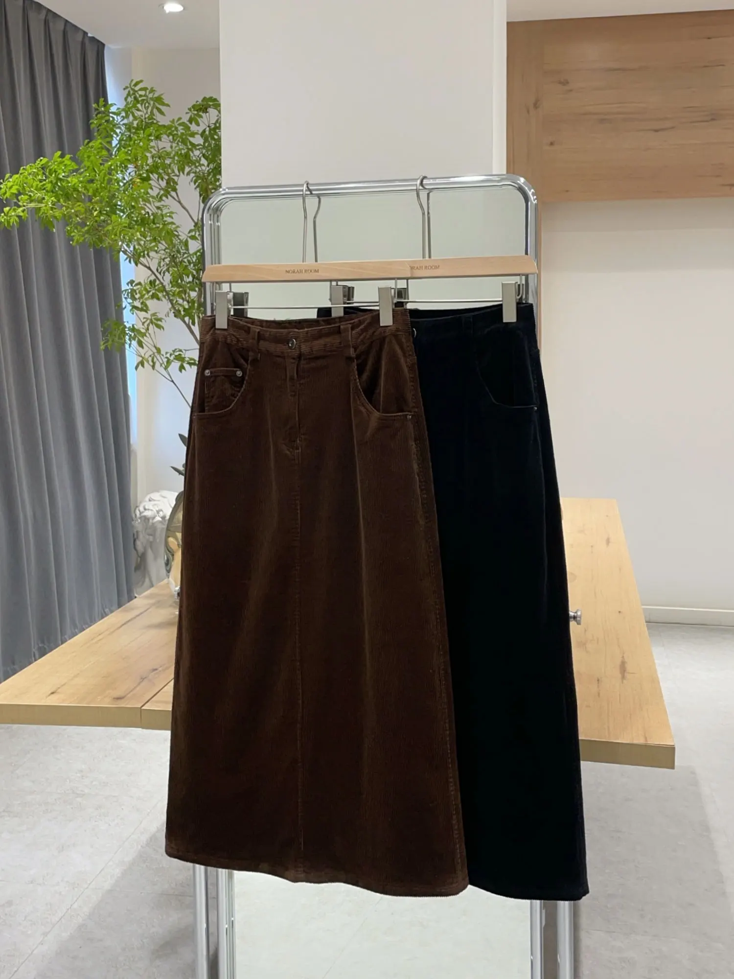 Noxula Authentic, зима 2025 г., винтажная универсальная клетчатая юбка трапециевидной формы с разрезом и высокой талией, повседневная женская юбка премиум-класса...
Noxula Authentic, зима 2025 г., винтажная универсальная клетчатая юбка трапециевидной формы с разрезом и высокой талией, повседневная женская юбка премиум-класса...