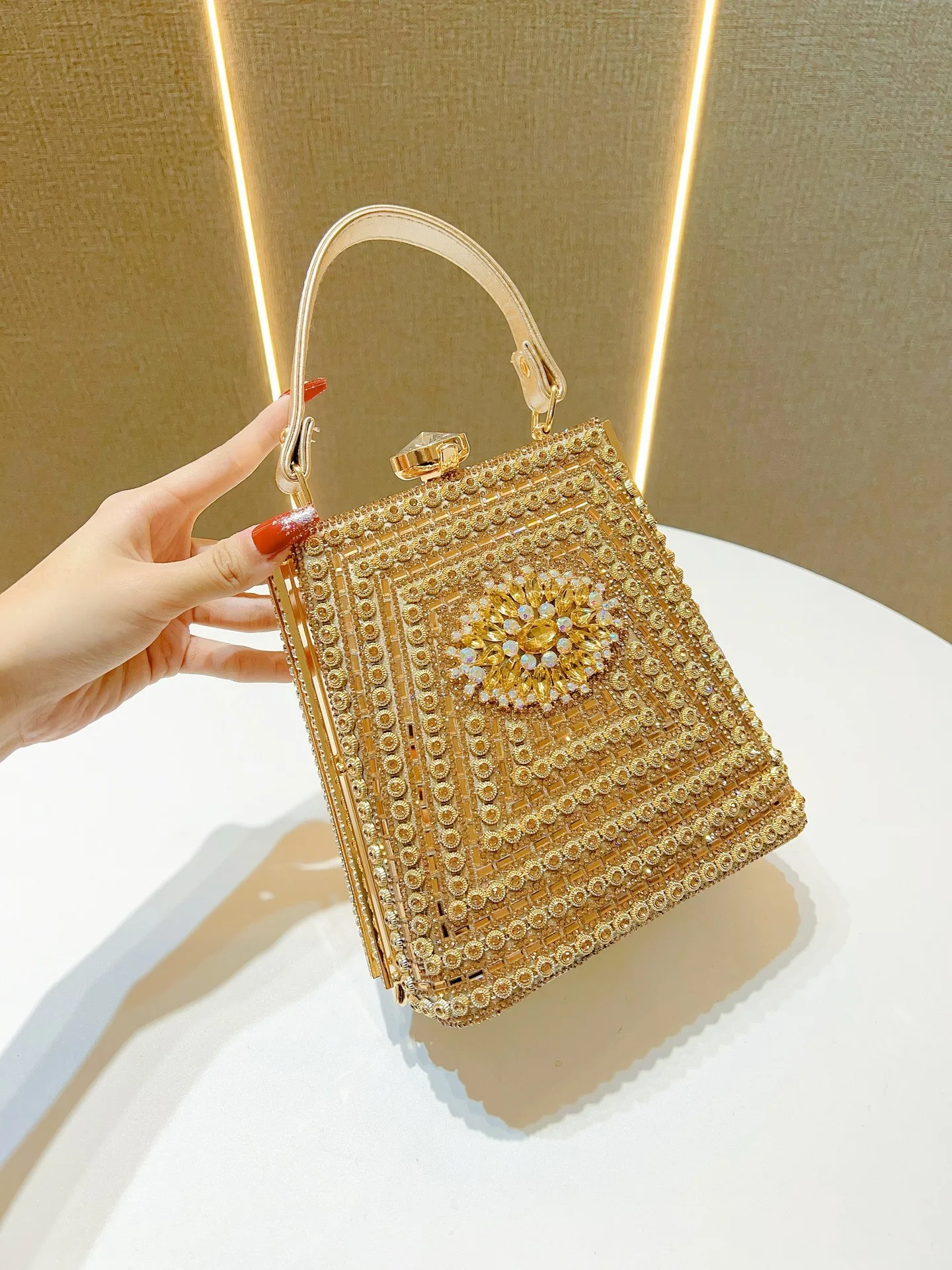 Shiny Diamond - Adorned Shoulder Oblique - Span Mobile Phone Bag, Perfect For Evening Dresses And Banquets Stylish Dinner Bag
Shiny Diamond - Adorned Shoulder Oblique - Span Mobile Phone Bag, Perfect For Evening Dresses And Banquets Stylish Dinner Bag