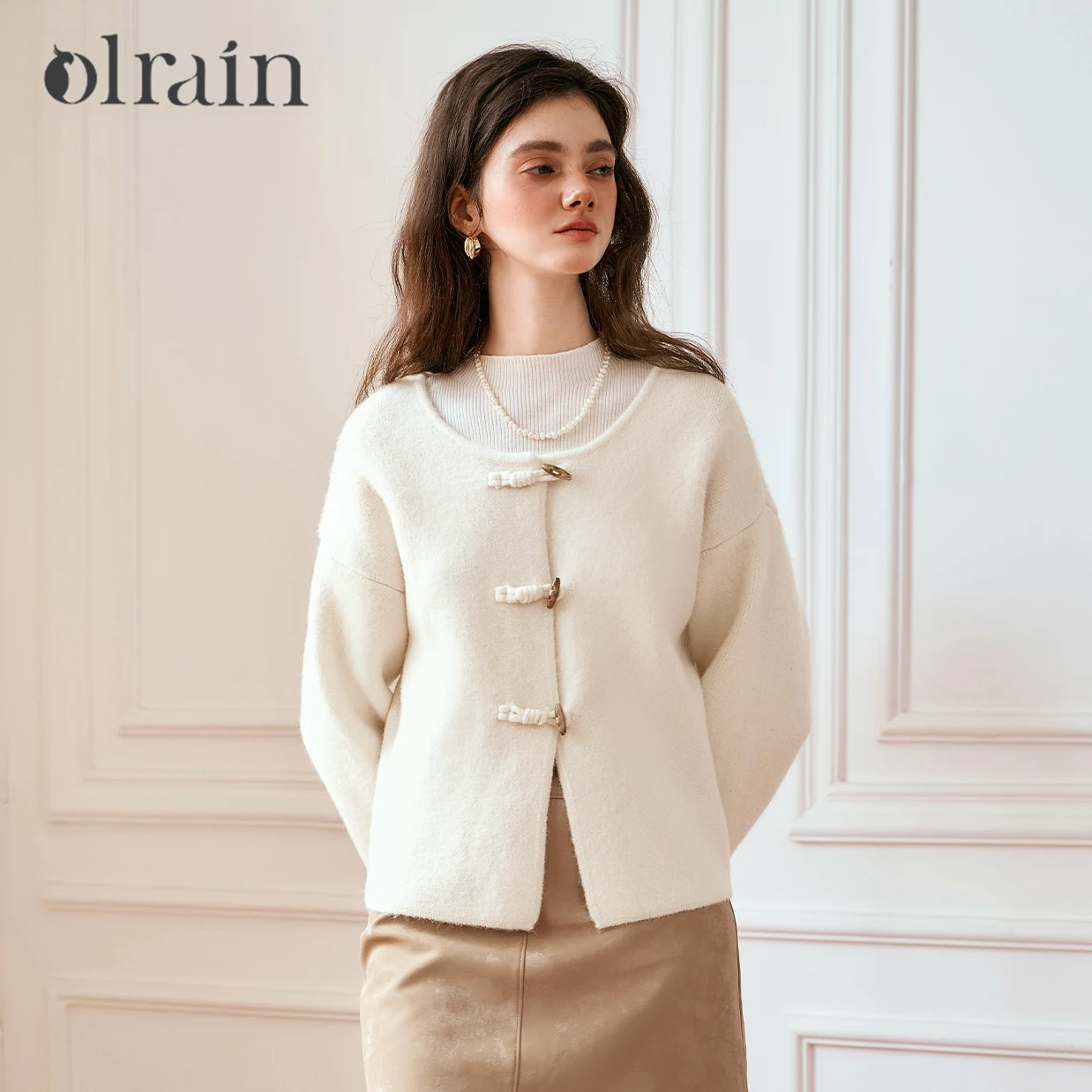 OLrain Chineses Style Apricot Cardigan Women Spring 2025 Straight Vintage Chic Single Breasted Long Sleeve Knitwear E56QM93690
OLrain Chineses Style Apricot Cardigan Women Spring 2025 Straight Vintage Chic Single Breasted Long Sleeve Knitwear E56QM93690