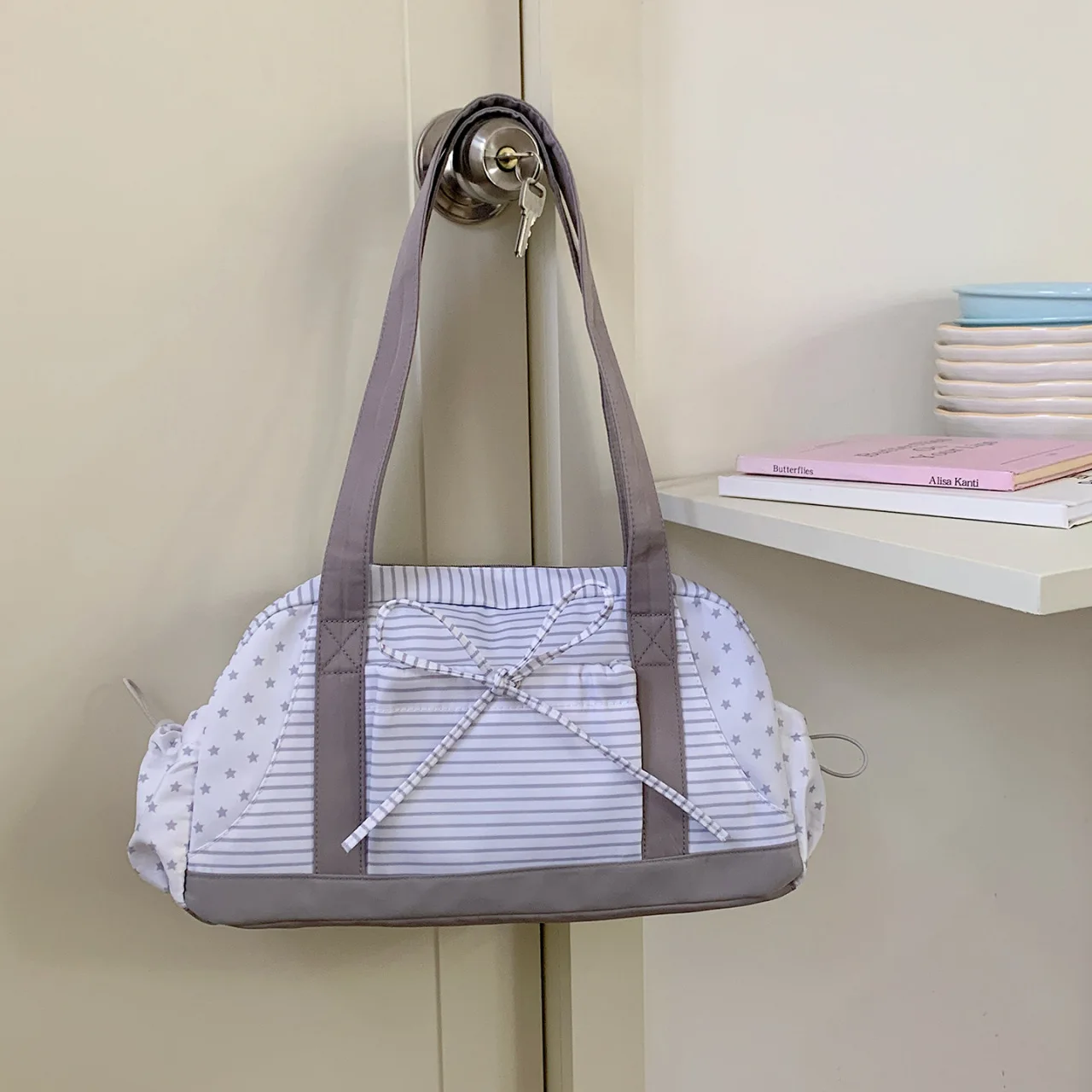 Women Casual Large Capacity Tote Bag, Soft Lightweight Shoulder Handbag for Daily Commute, Short Travel, Gym Workout handbag
Women Casual Large Capacity Tote Bag, Soft Lightweight Shoulder Handbag for Daily Commute, Short Travel, Gym Workout handbag