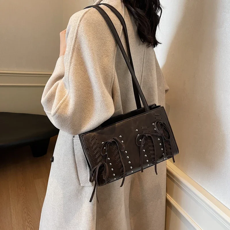 Y2K Bowknot Design PU Leather Shoulder Bags for Women 2024 New Fashion Trendy Handbag Female Autumn Designer Clutch Purse
Y2K Bowknot Design PU Leather Shoulder Bags for Women 2024 New Fashion Trendy Handbag Female Autumn Designer Clutch Purse