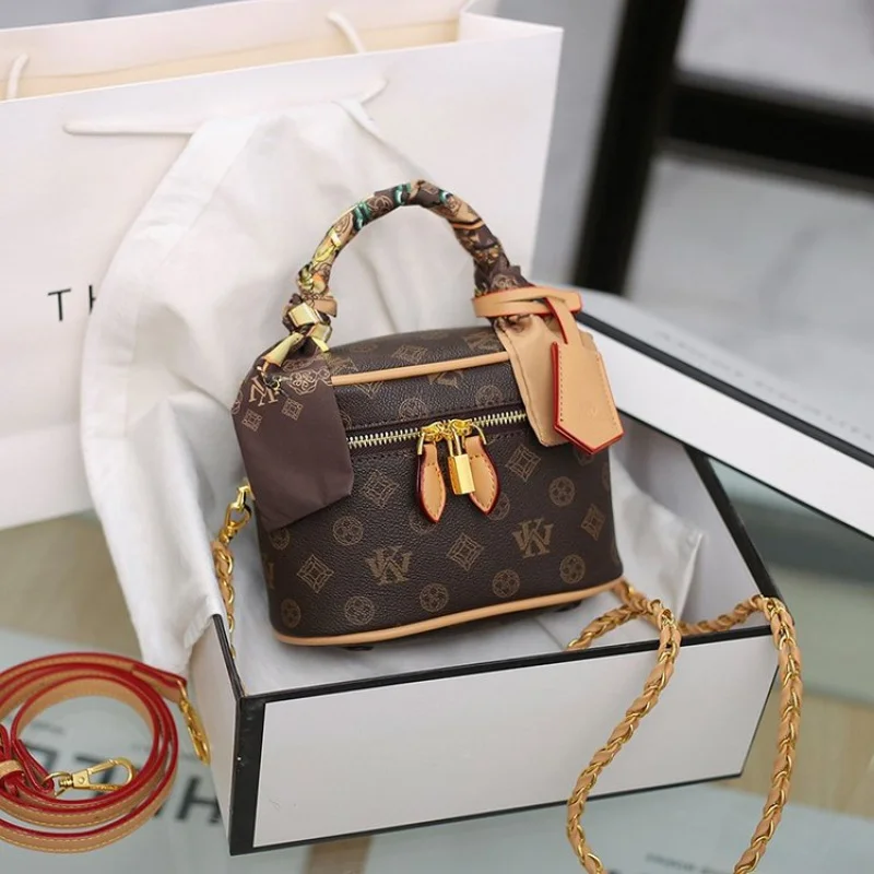 Women's Luxury Designer Handbag Genuine Leather Crossbody Shoulder Bag Ladies Tote Purse Classic Elegant
Women's Luxury Designer Handbag Genuine Leather Crossbody Shoulder Bag Ladies Tote Purse Classic Elegant