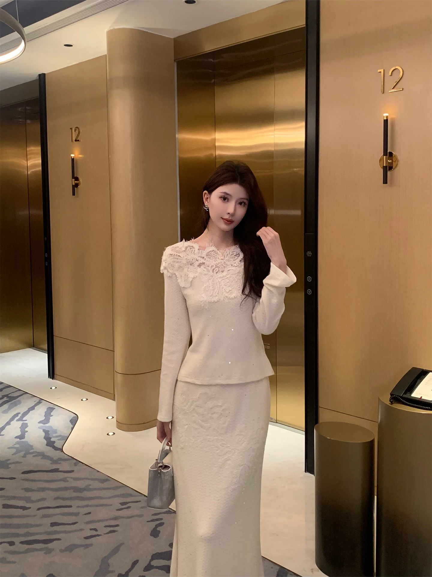 Комплект из вязаной кружевной юбки и топа Kun Total: женский, приталенный, весенний, модный, повседневный, с круглым вырезом, длинными рукавами, средней высоты талии
Комплект из вязаной кружевной юбки и топа Kun Total: женский, приталенный, весенний, модный, повседневный, с круглым вырезом, длинными рукавами, средней высоты талии